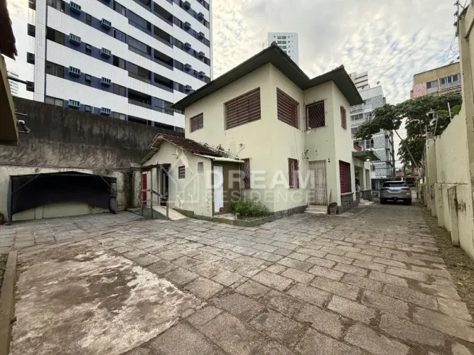 Imóvel para venda possui 307 metros quadrados com 5 quartos em Torre - Recife - PE