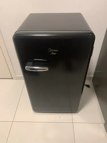 Frigobar MIDEA retrô 95L