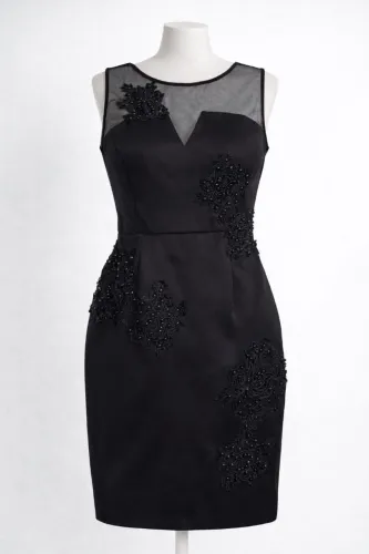 sacola com varias peças de roupa