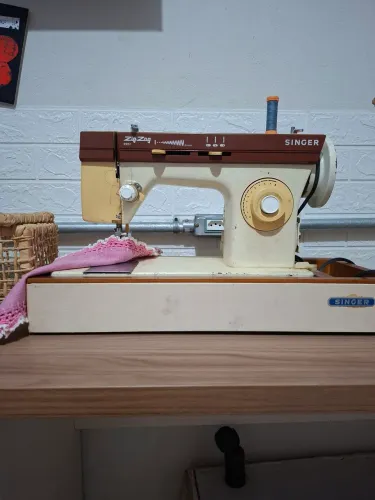 Máquina de costura singer