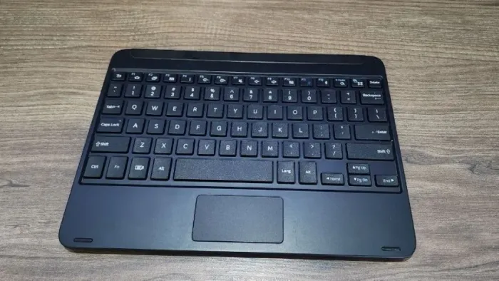 TECLADO P/ TABLET SAMSUNG BLUETOOTH COM TOUCHPAD E BATERIA INTERNA DE LÍTIO MOD. EJ-FT810