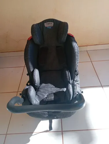 Vende-se cadeirinha e bebe conforto 2 em 1 Matrix Evolution