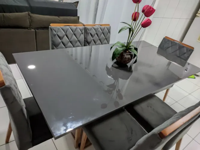 VENDO MESA DE JANTAR COM 6 CADEIRAS