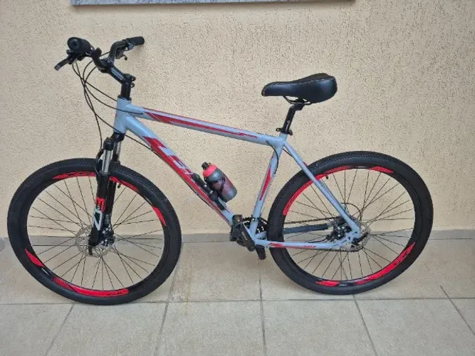 Bicicleta aro 29 quadro 21 - 21 marchas POUQUISSIMO USO