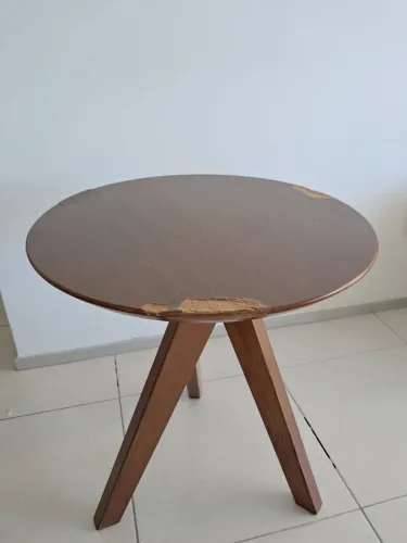 Mesa de canto de madeira
