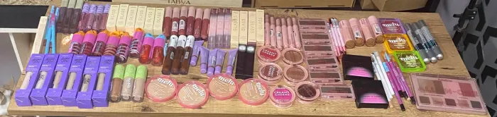 Vendo lote de maquiagem Ruby Rose valor de atacado 