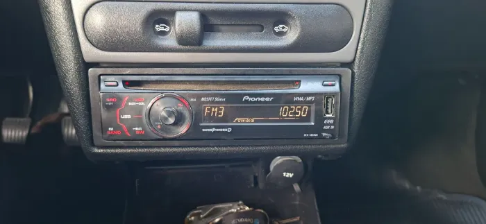 Pioneer DEH-3050UB, com USB frontal, CD, AUX e MOSFET 50W×4.