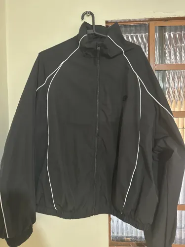 Blusa de frio bershka tamanho GG nunca usei ficou grande comprei na Bélgica