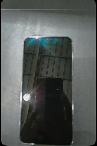 S23 Samsung 6 de ram e 128gbs,apareceu três listras na tela que não interfere em nada.