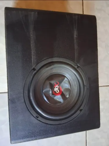 Caixa slim de som automotivo