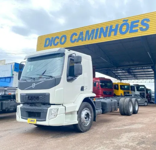 Volvo VM 270 2021 - KM - 154.765 (Plano Ouro Volvo)