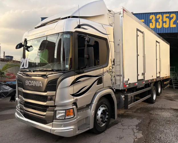 Scania P280 6x2 Ano 2020 Com Baú Refrigerado 16 Peletes