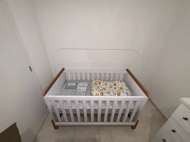 Berço Moderno + Colchão Impermeável Ortobom e Kit Completo de Lençóis
