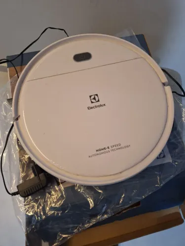 Robô Aspirador De Pó Electrolux 3 Em 1 Com Sensor Antiqueda E Bateria De Até 2h20