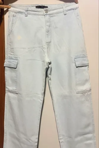 Calça jeans claro baggy cargo, tamanho 42