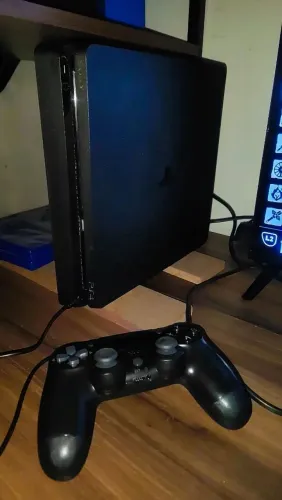 V/T Playstation 4 Slim