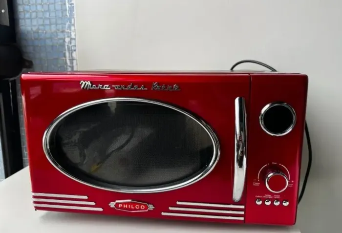 Microondas Philips retro vermelho