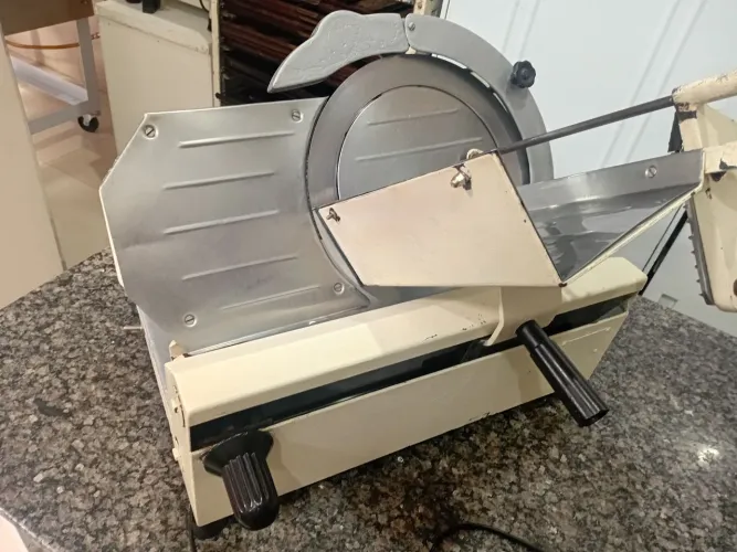 Fatiadora de Frios 