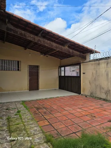 Vendo esta Casa Térrea, em Parnamirim, 2 quartos, 2 suítes, Sala e cozinha amplas e Gar