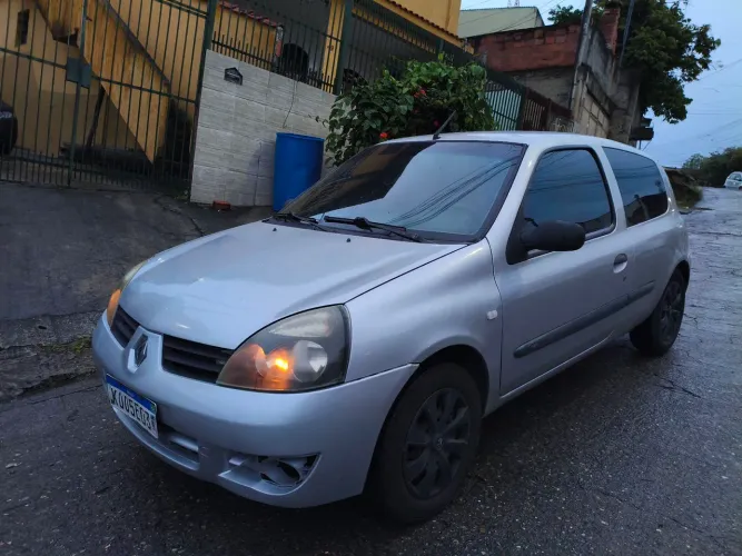 Renault Clio Hi-flex 1.0 16V 3P 2011