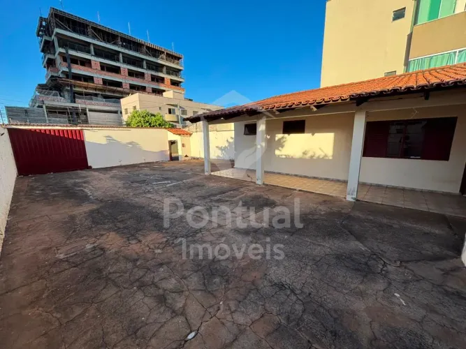 Casa para aluguel, 5 quartos, 1 suíte +5 vagas, Umuarama - Uberlândia/MG