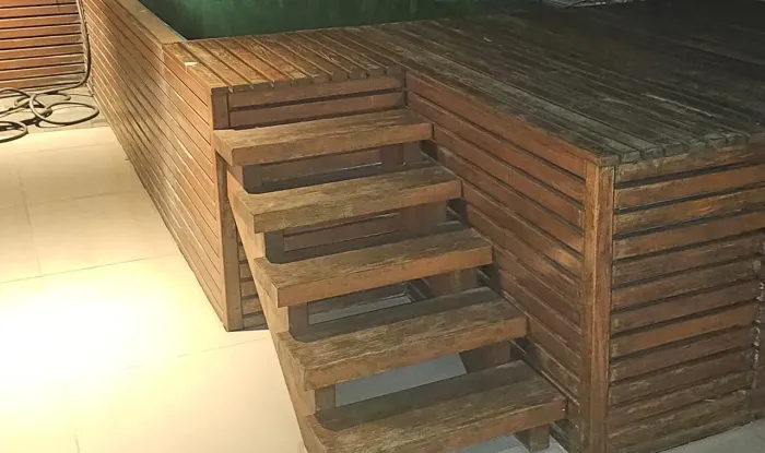 Escada madeira maciça