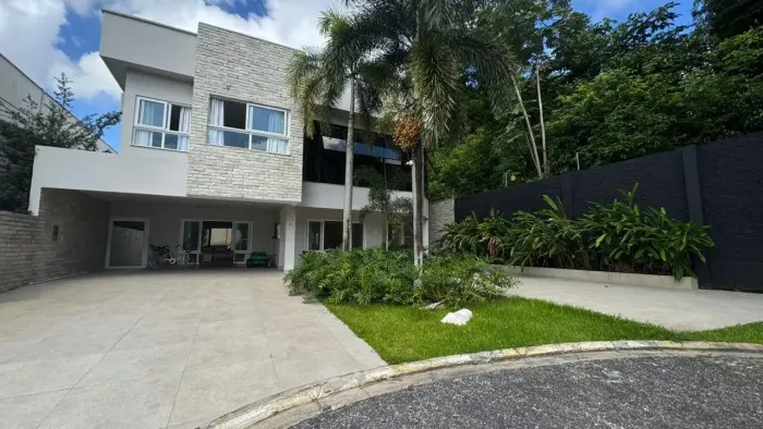 Helio Pires vende casa no Montenegro Boulevard com 4 suites