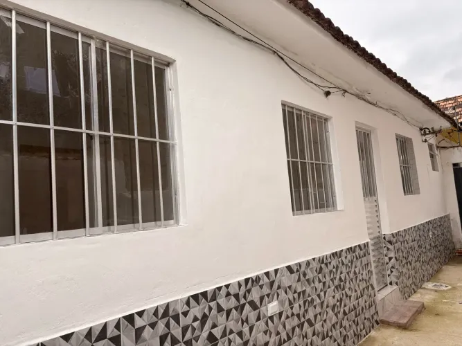 Alugo casa de vila no bairro Centenário