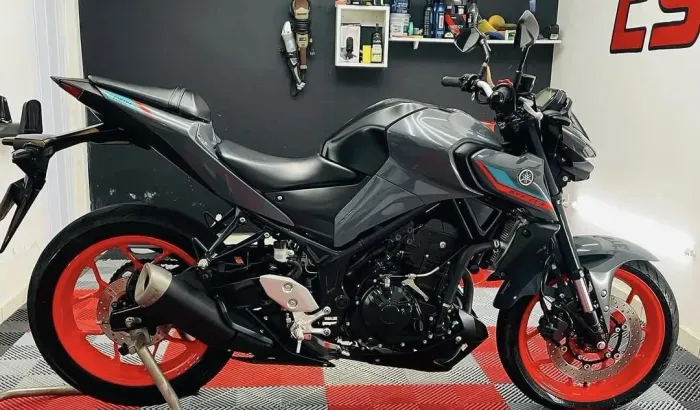 Moto pouco usada