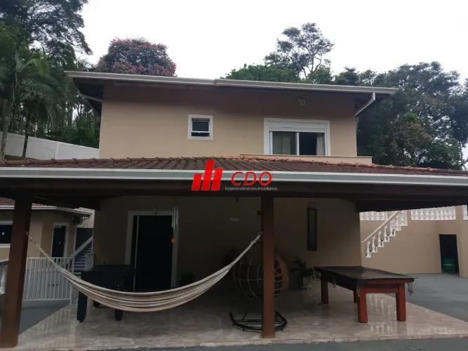 Espetacular casa à venda em condomínio no Bosque do Embu, 4 dormitórios sendo 1 suíte, 3 s
