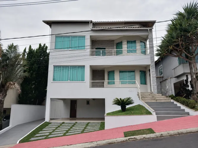 Casa disponível para compra ou locação no Condomínio Estrela Sul com 4 quartos e piscina