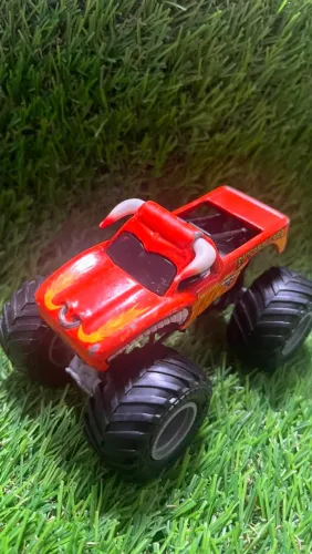 Miniatura do caminhão monstro "El Toro Loco" da série Monster Jam.