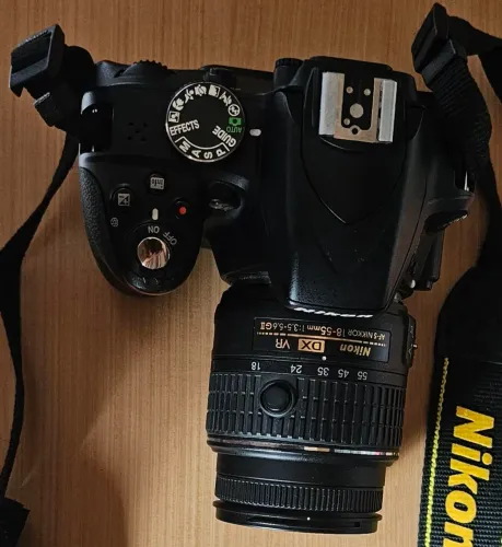 Câmera Nikon D3300 + Lente 18-55mm VR II + 4 Baterias + 2 Carregadores + Bolsa Vanguard
