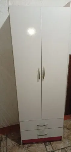 Guarda roupa pequeno 