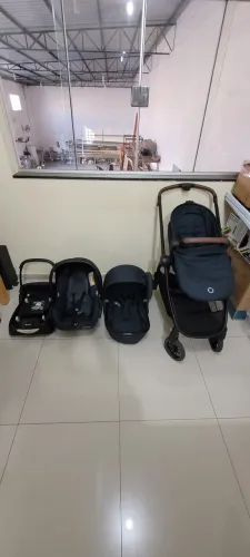 Carrinho Anna³ cor grafite com Bebê Conforto e Base Maxi Cosi