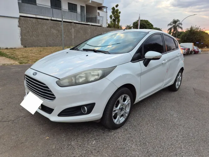 Ford Fiesta 1.6 16V Flex Aut. 5P 2016