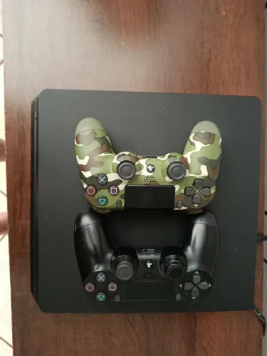 Vendo ps4 + 02 controles, completo!!!!!