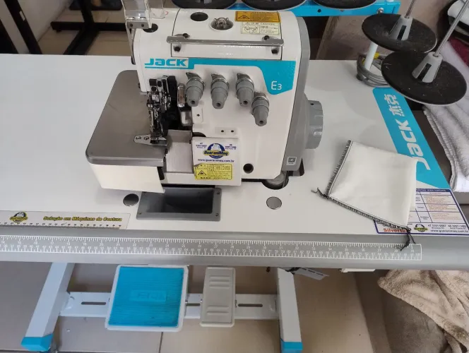 Máquina de costura interlock Jack E3 industrial semi novo