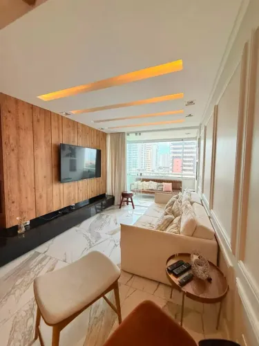 LINDO APARTAMENTO DE ALTO PADRAO NA PENINSULA, REFORMADO, PROJETADO, NASVENTE E VENTILADO,