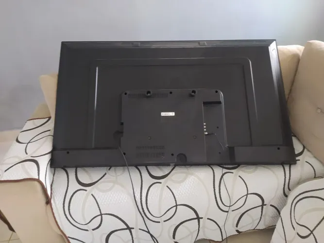 Televisão Philco com defeito no Led.