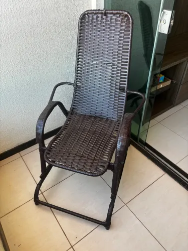 Cadeira de balanço/descanso em fibra sintética