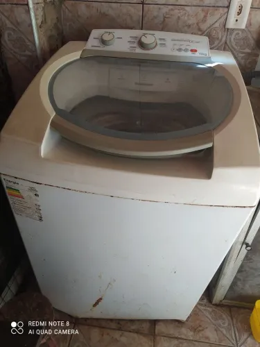 Máquina de lavar para retirar peças