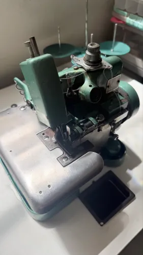 Máquina overlock / overloque no grau