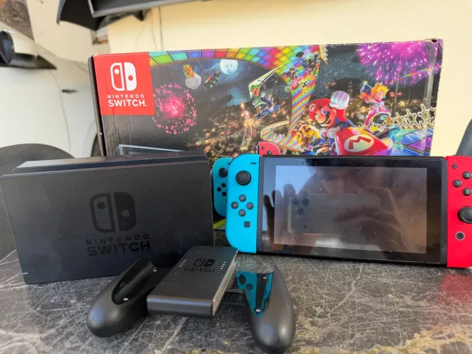 Nintendo Switch V2 Desbloqueado + Cartão 256GB