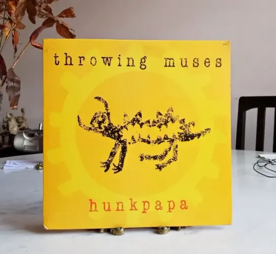 capa e encarte do lp Throwing Muses - Hunkpapa