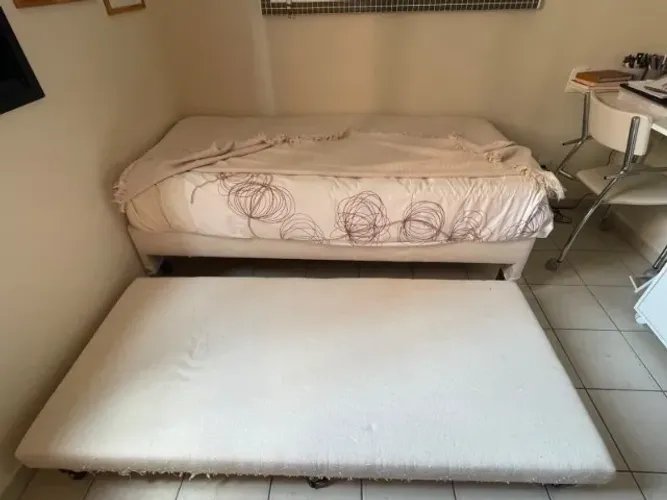 Bicama de Solteiro Estofada com Colchão + Cama Auxiliar