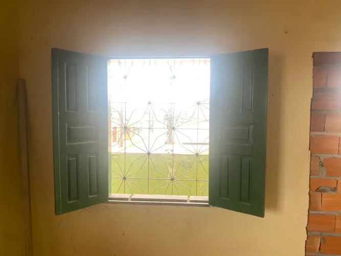 Vendo duas janelas de madeira