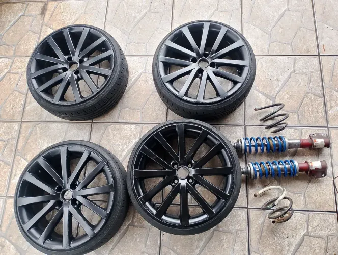 Vendo rodas 17 com pneu novos 165/40/17