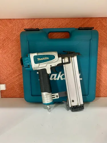 Pinador Pneumático Makita AF505N com Maleta Original