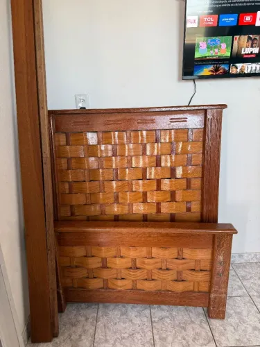 CAMA DE MADEIRA MACIÇA